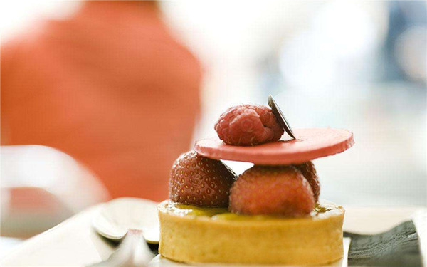 旅游美食句子：用味蕾记忆旅程，让美食描述点亮你的旅行体验