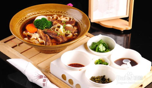 杭州旅游美食推荐：解锁地道杭帮菜与街头小吃，让你的味蕾畅游西湖