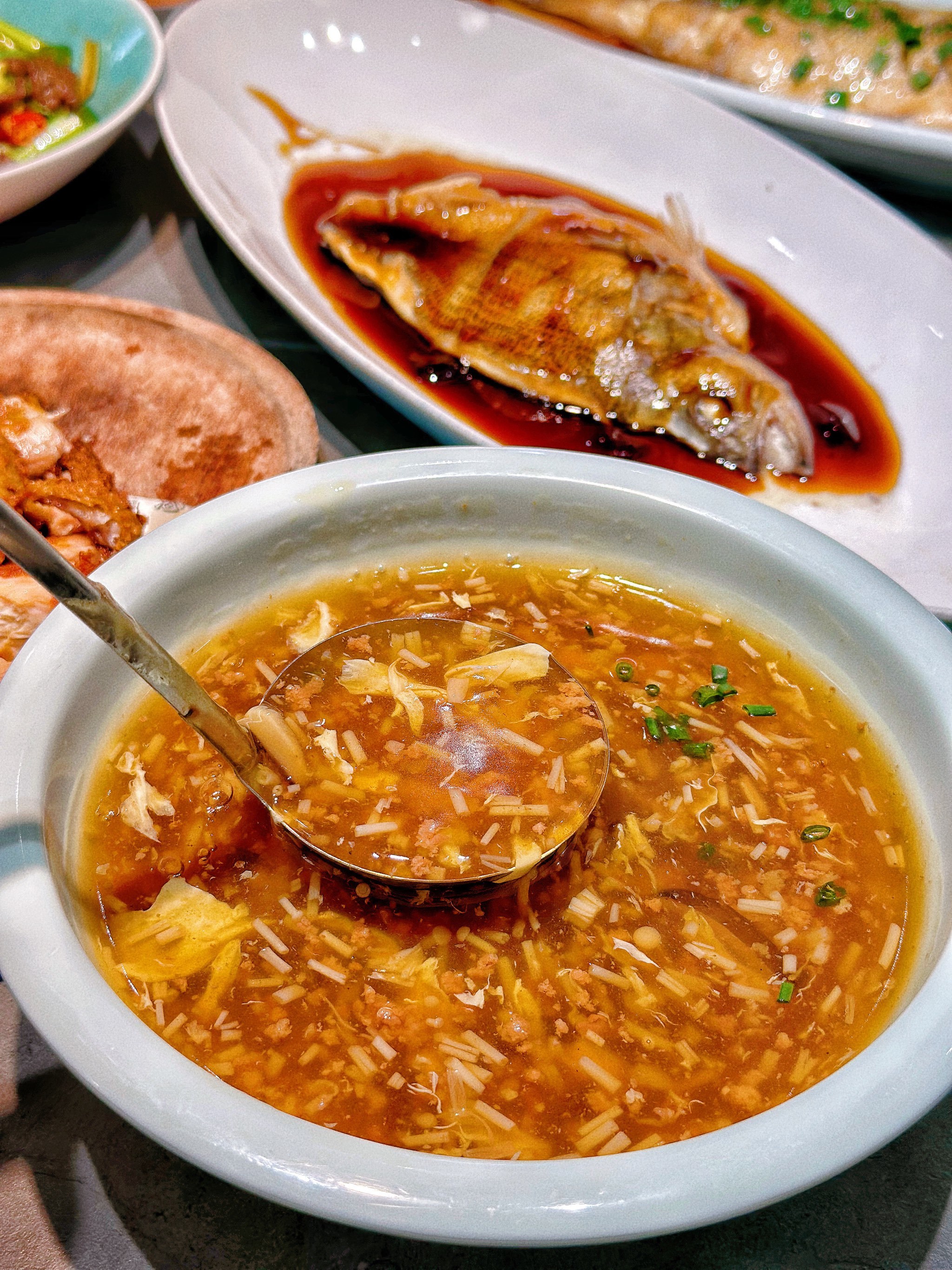 杭州必去美食：探索西湖边的地道老字号与网红餐厅，轻松尝遍杭帮菜精髓