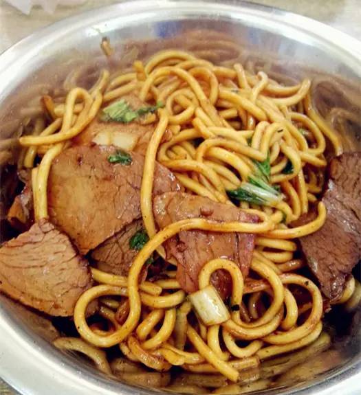 武汉美食必去攻略：从热干面到江边夜宵，带你吃遍地道美味