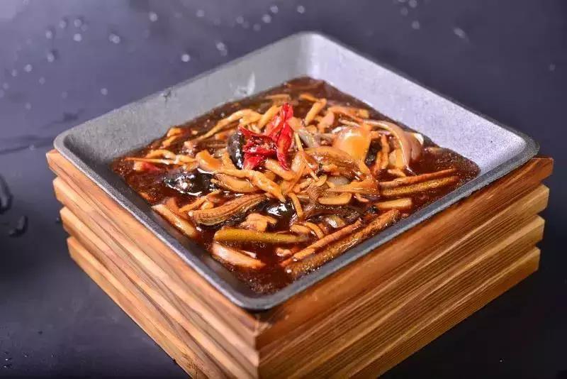 杭州当地人爱去的美食街:避开游客,寻找地道杭帮菜与隐藏小吃 杭州当地人爱去的美食街:避开游客,寻找地道杭帮菜与隐藏小吃