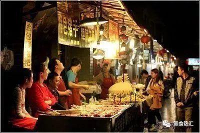 武汉旅游必吃的小吃攻略：热干面、豆皮、汤包等经典美食一网打尽，轻松尝遍地道江城味